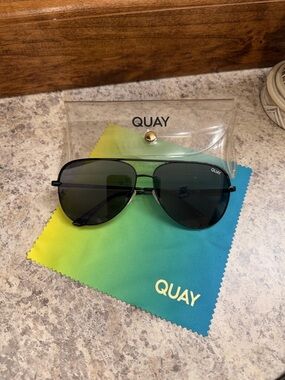 Quay Australia High Key 126 MatteBlack Aviator Sunglasses